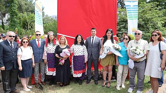 Marmaris'te 25 bin taştan oluşan Atatürk mozaik anıtı açıldı