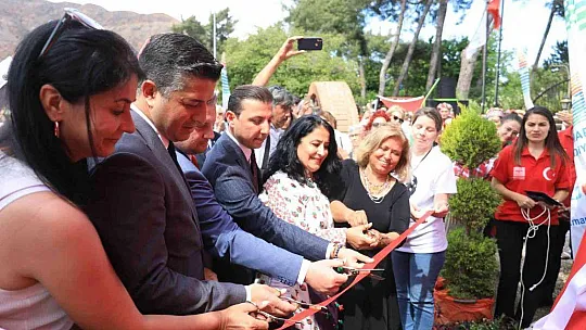 Marmaris'te 25 bin taştan oluşan Atatürk mozaik anıtı açıldı