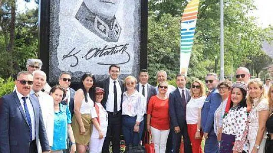 Marmaris'te 25 bin taştan oluşan Atatürk mozaik anıtı açıldı