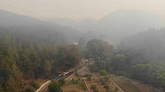 Marmaris'te alevler çöplük mevkiine ilerliyor