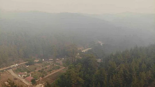 Marmaris'te alevler çöplük mevkiine ilerliyor