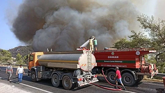 Marmaris'te alevlerle savaşta inanılmaz görüntüler
