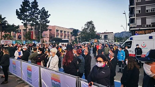 Marmaris'te Atatürk saygı ile anıldı