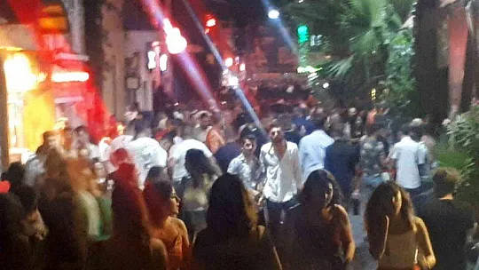 Marmaris'te bayram kalabalığı sokaklara taştı