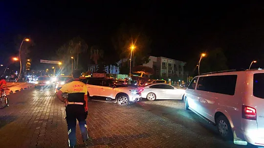 Marmaris'te bayram kalabalığı sokaklara taştı