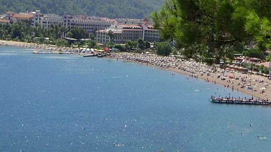Marmaris'te bazı plajlarda yoğunluk oluştu