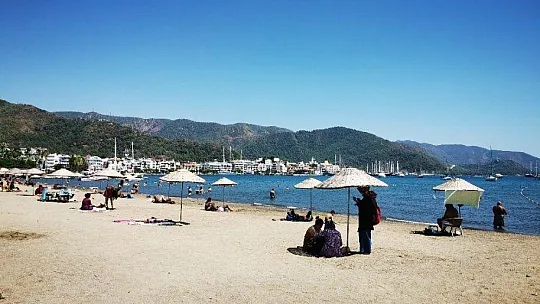 Marmaris'te bazı plajlarda yoğunluk oluştu
