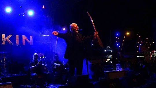 Marmaris'te binlerce kişi fener alayında buluştu
