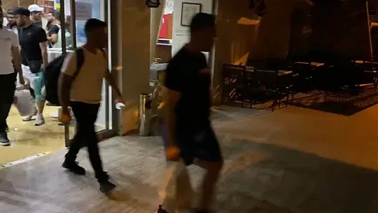 MARMARİS'TE BİR OTELDE  66 DÜZENSİZ GÖÇMEN YAKALANDI