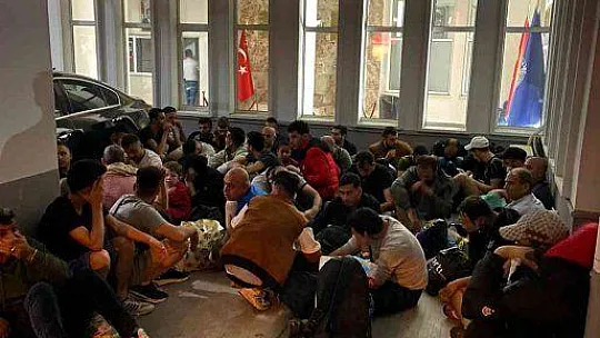 MARMARİS'TE BİR OTELDE  66 DÜZENSİZ GÖÇMEN YAKALANDI