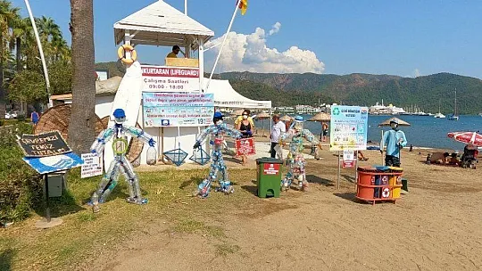 Marmaris'te çöp adamlardan çevre mesajı