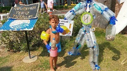 Marmaris'te çöp adamlardan çevre mesajı