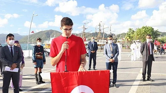 Marmaris'te Cumhuriyet Bayramının 97.yılı karada ve denizde kutlandı