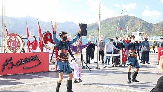 Marmaris'te Cumhuriyet Bayramının 97.yılı karada ve denizde kutlandı