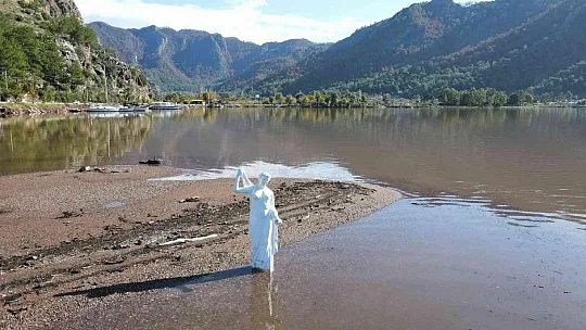 Marmaris'te deniz kahverengiye döndü