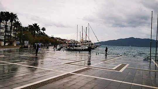 Marmaris'te denizin rengi değişti