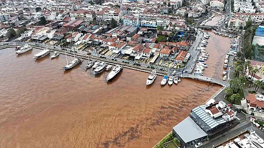 MARMARİS'TE DENİZİN RENGİ DEĞİŞTİ
