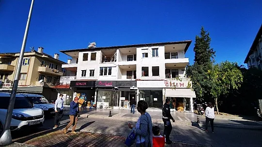 Marmaris'te depreme dayanıksız binalar yıkılıyor