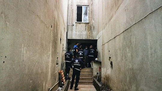 Marmaris'te depreme dayanıksız binalar yıkılıyor