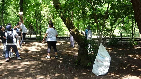 Ekoloji için buluşan öğrenciler doğa içinde çevreyi tanıdı