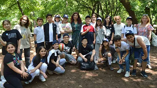 Ekoloji için buluşan öğrenciler doğa içinde çevreyi tanıdı