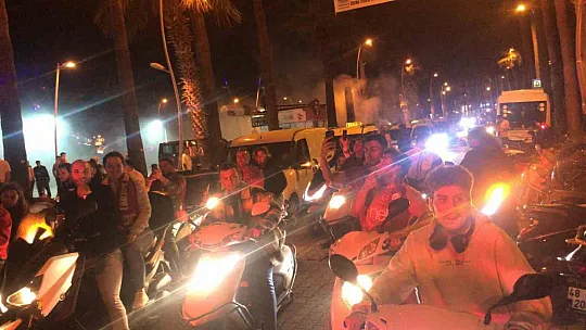 Galatasaraylılar sokağa taştı