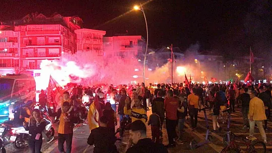 Galatasaraylılar sokağa taştı