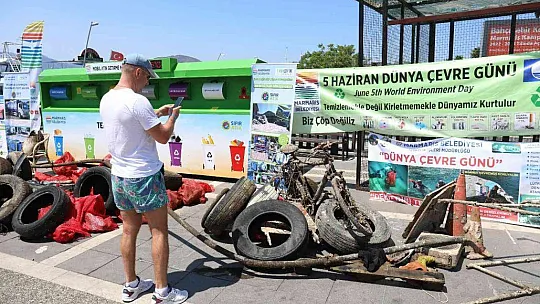 Marmaris'te hem karada hem de denizde temizlik yapıldı
