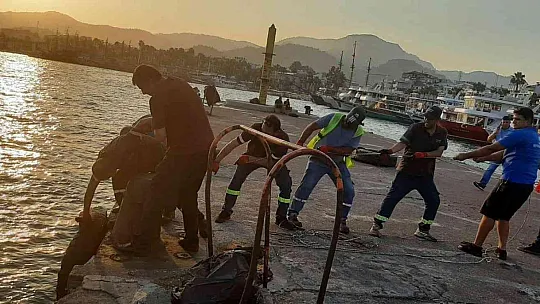 Marmaris'te hem karada hem de denizde temizlik yapıldı