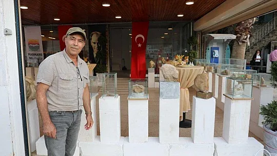Marmaris'te ilginç sergi Surata benzeyen taşlar sergilendi