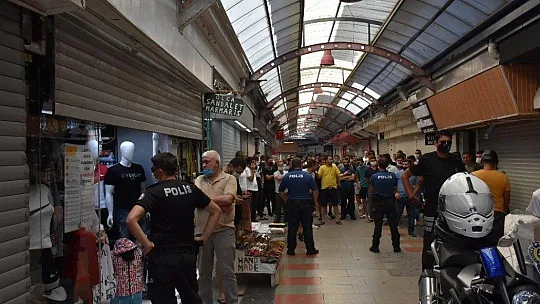 Marmaris'te imitasyon ürün denetimi yapıldı, esnaf protesto etti