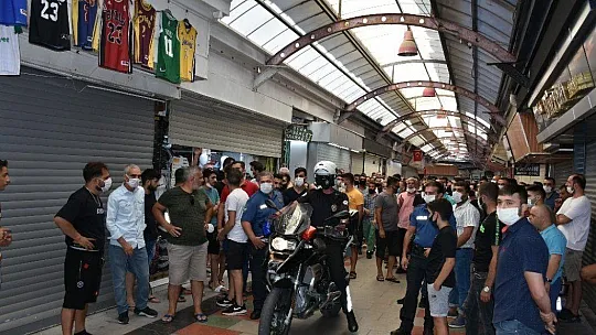 Marmaris'te imitasyon ürün denetimi yapıldı, esnaf protesto etti