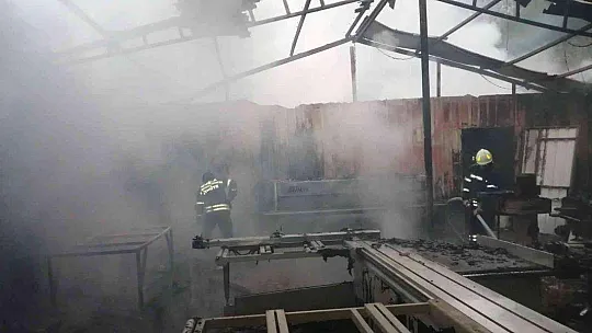 MARMARİS'TE İŞ YERİ YANGINI