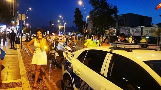 Marmaris'te kasksız ve maskesiz motor sürücülerine ceza yağdı