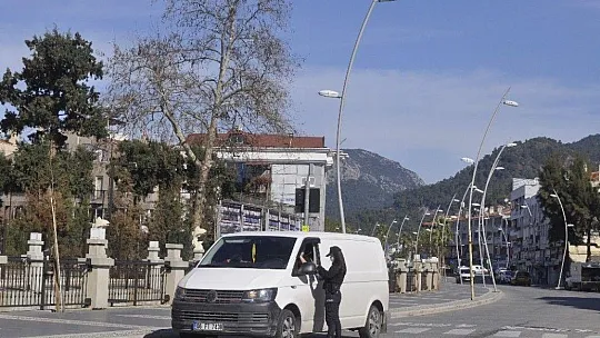 Marmaris'te kısıtlama sürecinde denetimler devam ediyor