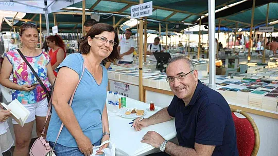 Marmaris'te kitap günleri devam ediyor