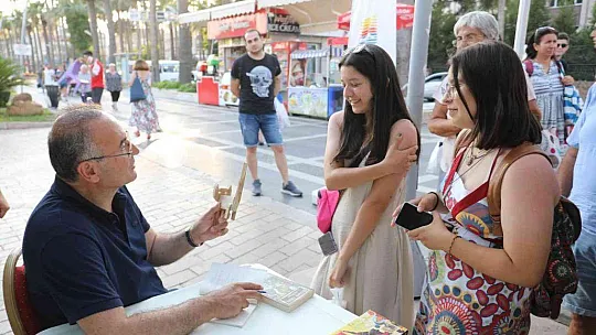 Marmaris'te kitap günleri devam ediyor