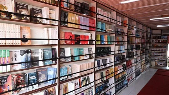 Marmaris'te kitapseverler edebiyatçılarla bir araya geliyor