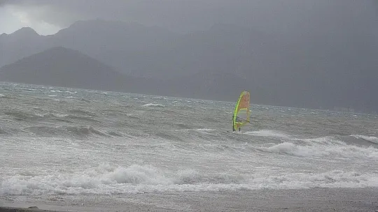 Marmaris'te lodos etkili oluyor