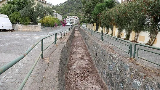 Marmaris'te mazgallar kül tablasına dönmüş