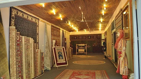 Marmaris'te müze gibi halı mağazası