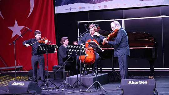 Marmaris'te müzik şöleni başladı