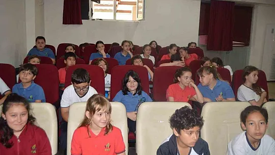 Öğrenciler için İngilizce konferans gerçekleştirildi