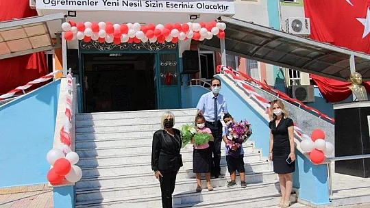 Marmaris'te öğrenciler okullarına, öğretmenler öğrencilerine kavuştu