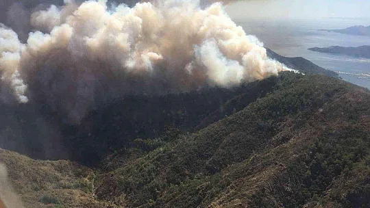 Marmaris'te orman yangınına havadan ve karadan müdahale başladı