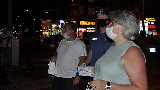 Marmaris'te pandemi seferberliğine yabancı turistler de katıldı