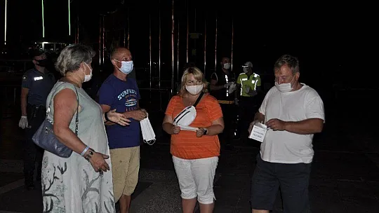 Marmaris'te pandemi seferberliğine yabancı turistler de katıldı