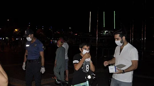 Marmaris'te pandemi seferberliğine yabancı turistler de katıldı