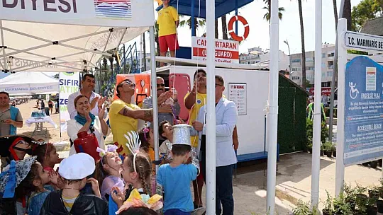 Marmaris'te plajlar temizlendi, mavi bayrak asıldı