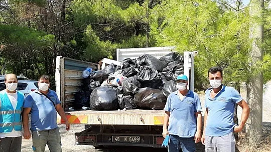 Marmaris'te plajlardaki çöpler temizlendi